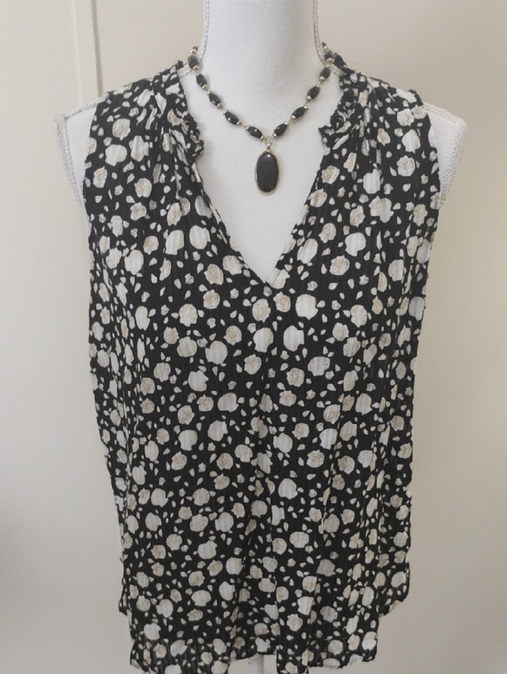 LOFT Black Sleeveless V-Neck Floral Print Top